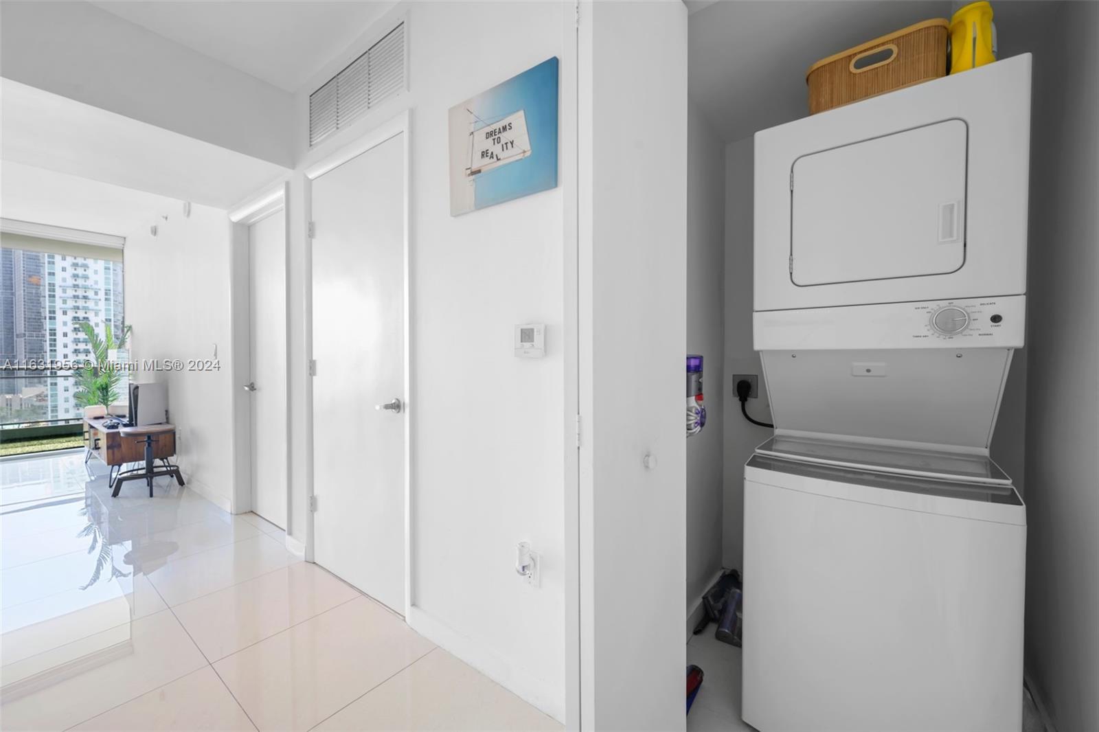 MINT CONDO - Residential