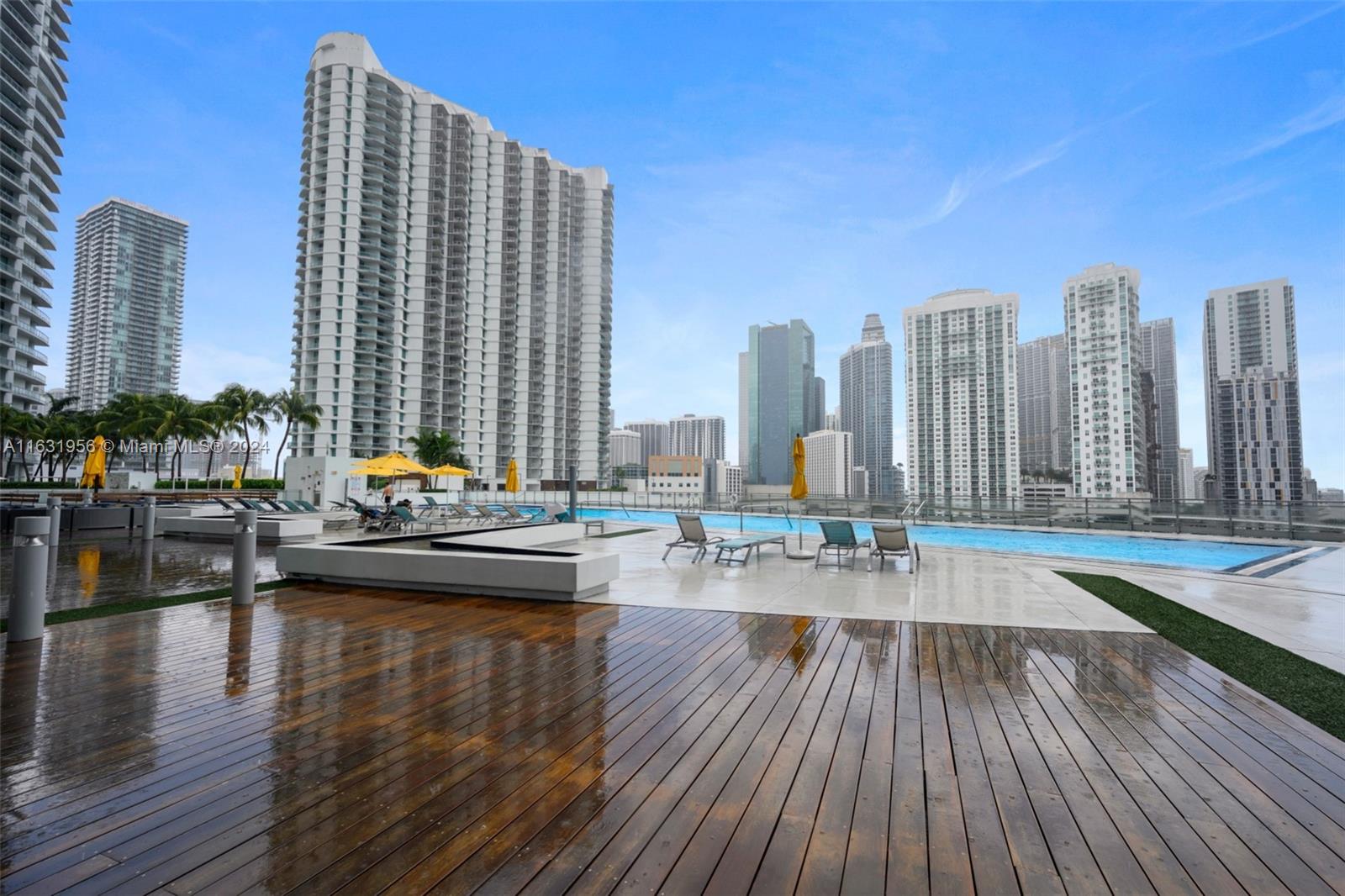 MINT CONDO - Residential