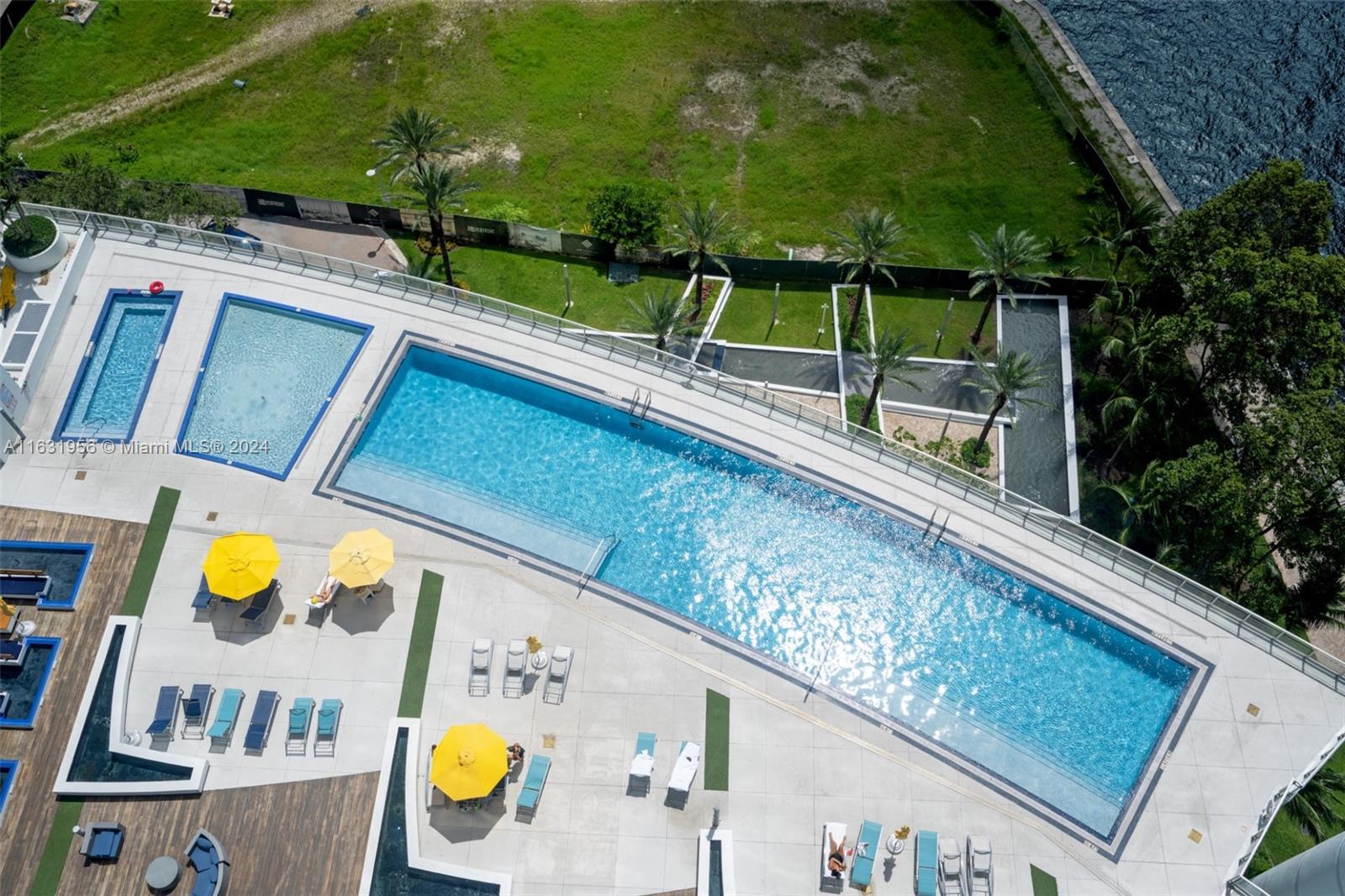 MINT CONDO - Residential