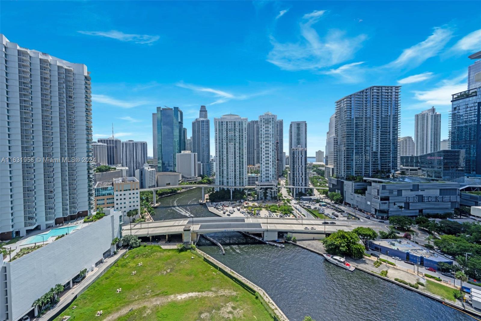 MINT CONDO - Residential