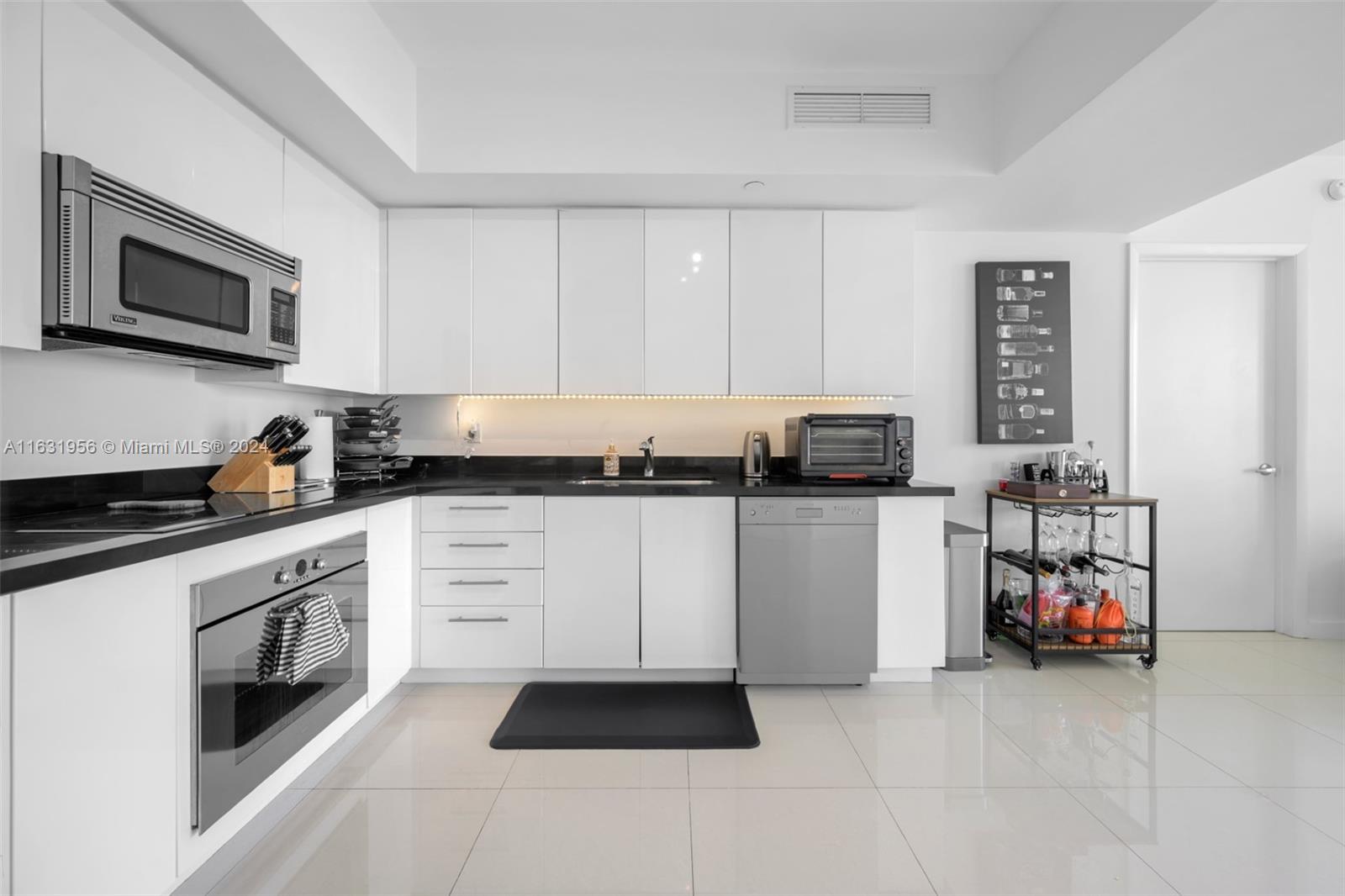 MINT CONDO - Residential