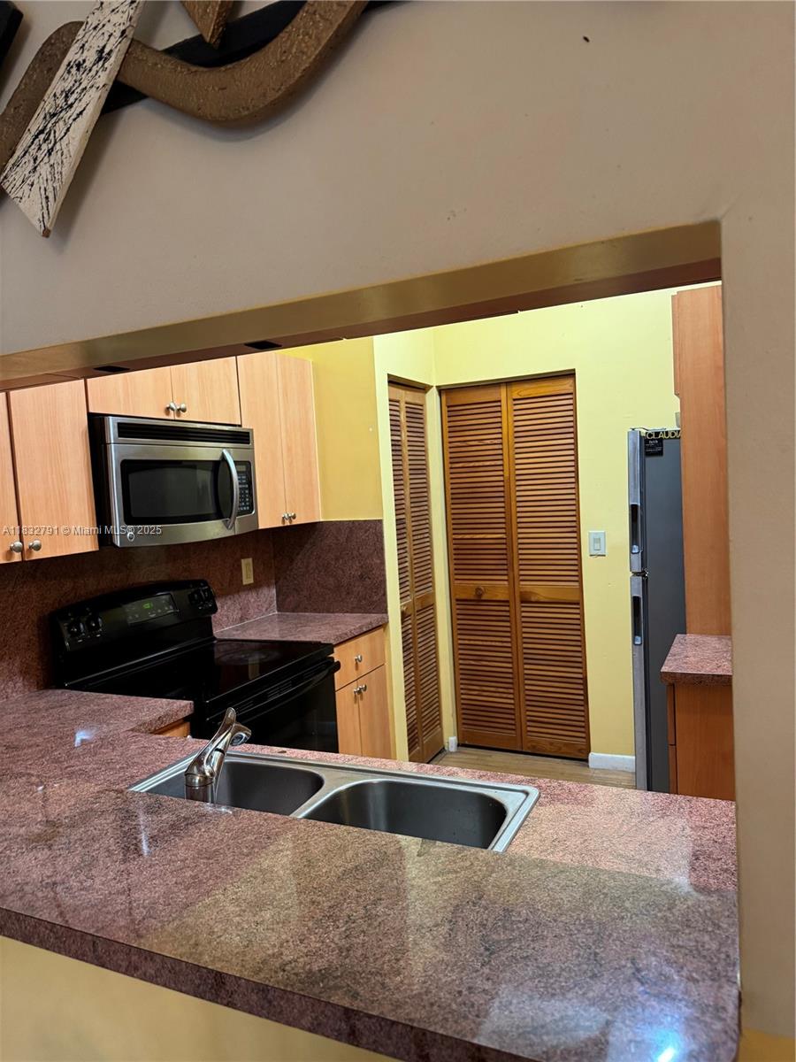 PEMBROKE LAKES SOUTH - Residential