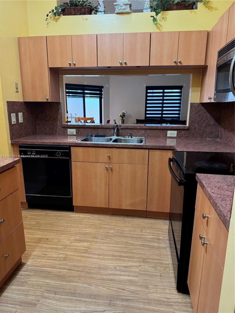 PEMBROKE LAKES SOUTH - Residential