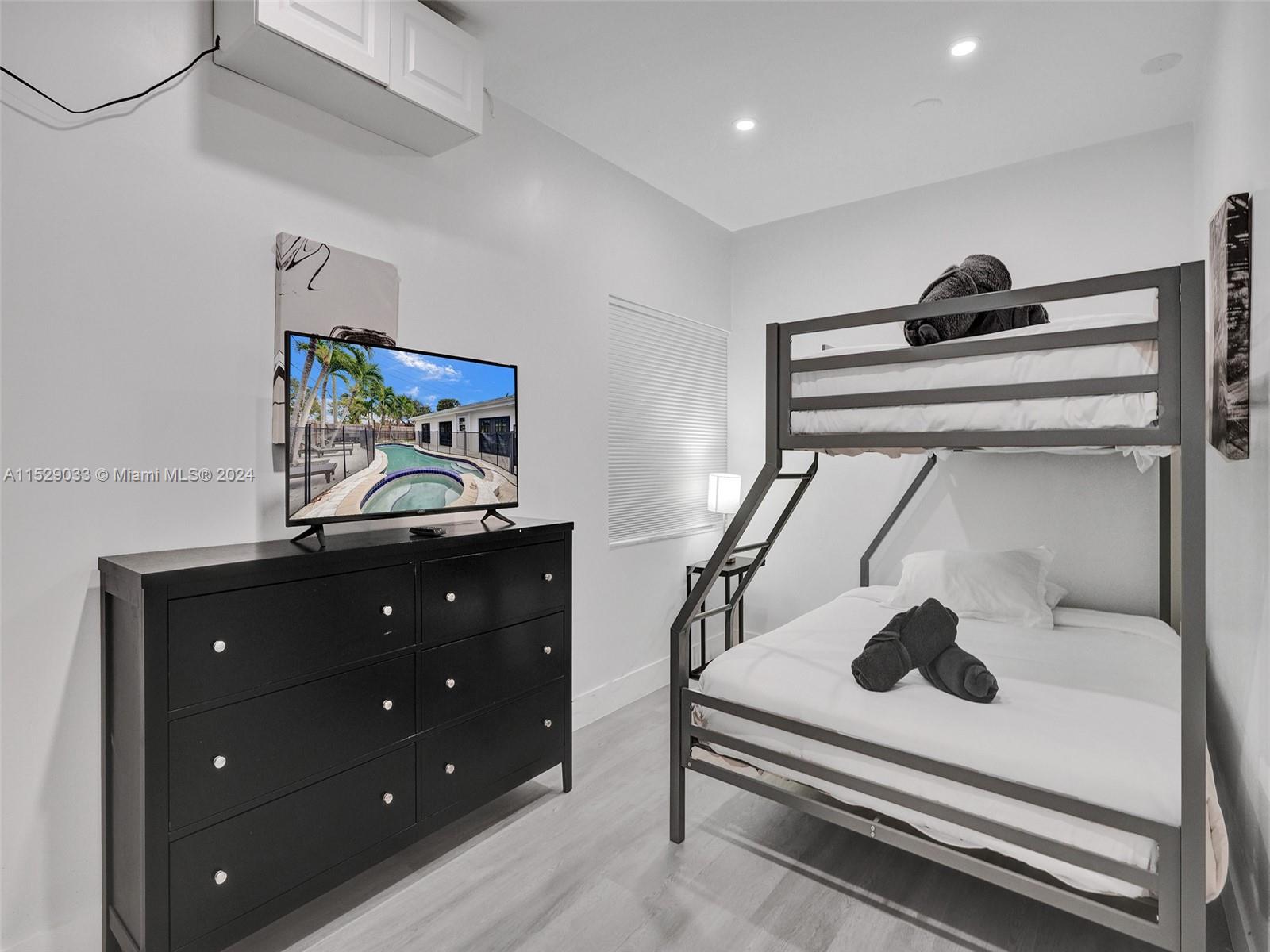 GULFSTREAM ESTATES - Residential Lease
