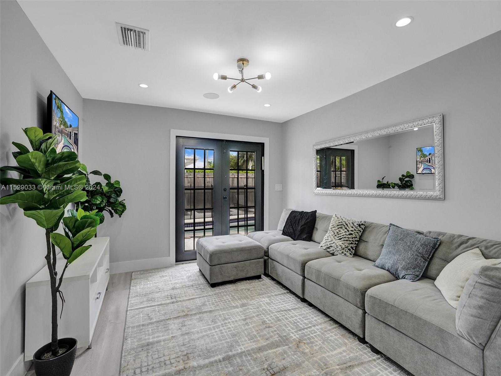 GULFSTREAM ESTATES - Residential Lease