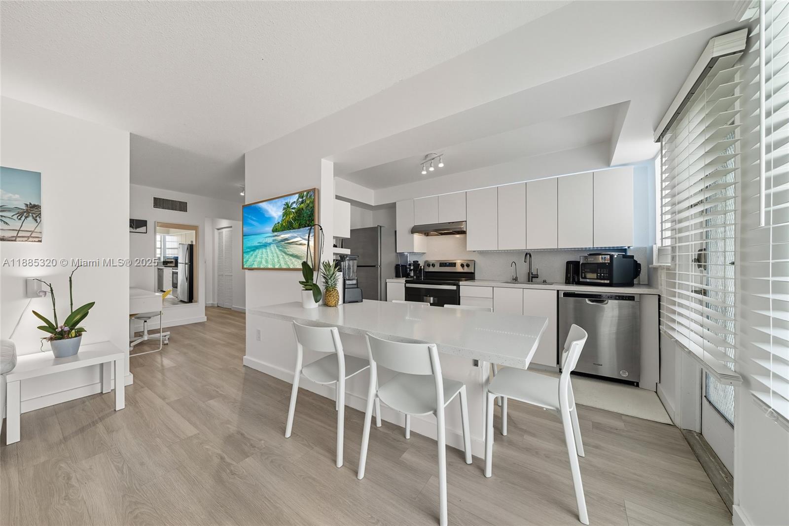 1340 Lincoln Rd 806