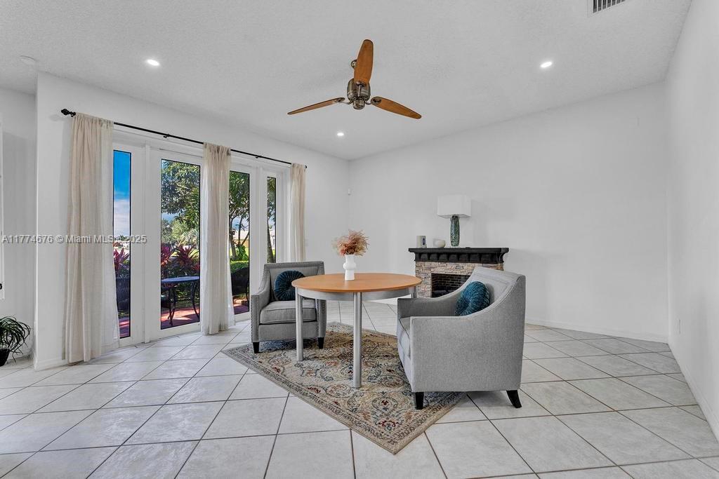 EMERALD COURTS - OPAL CRE - Residential