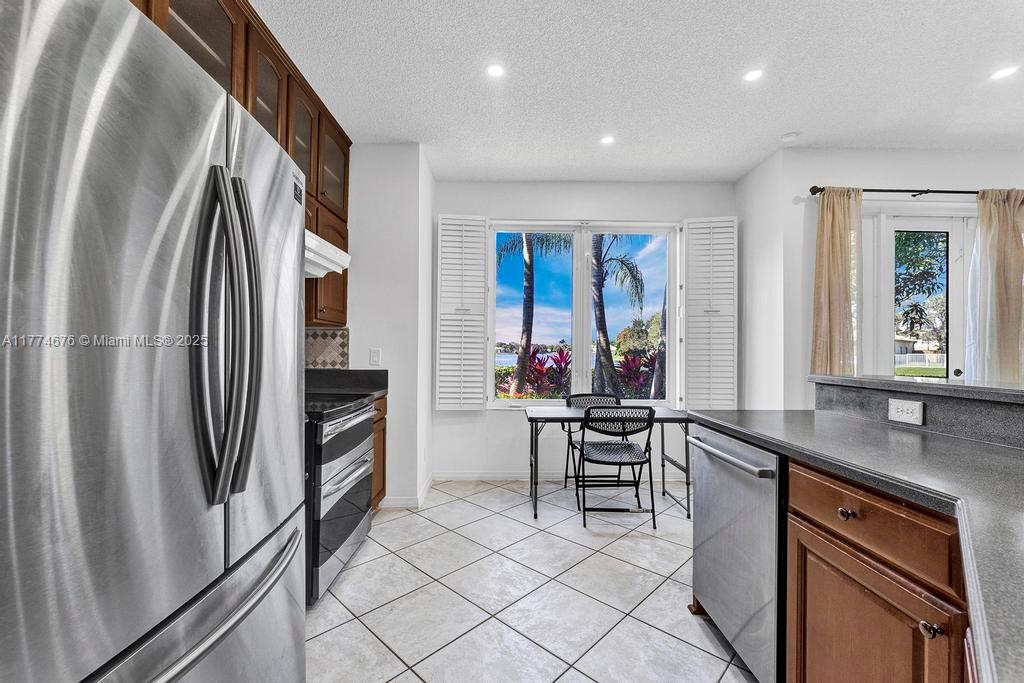 EMERALD COURTS - OPAL CRE - Residential