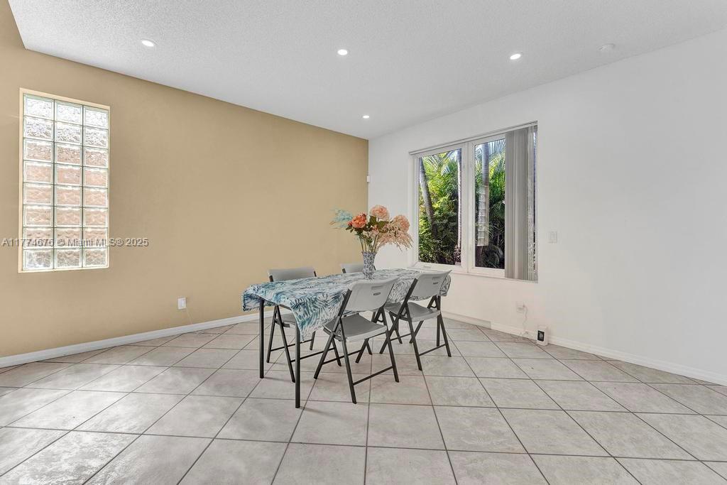 EMERALD COURTS - OPAL CRE - Residential