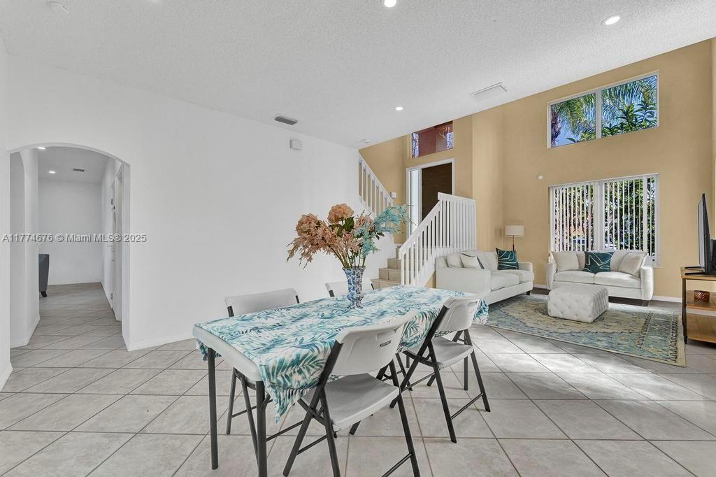 EMERALD COURTS - OPAL CRE - Residential