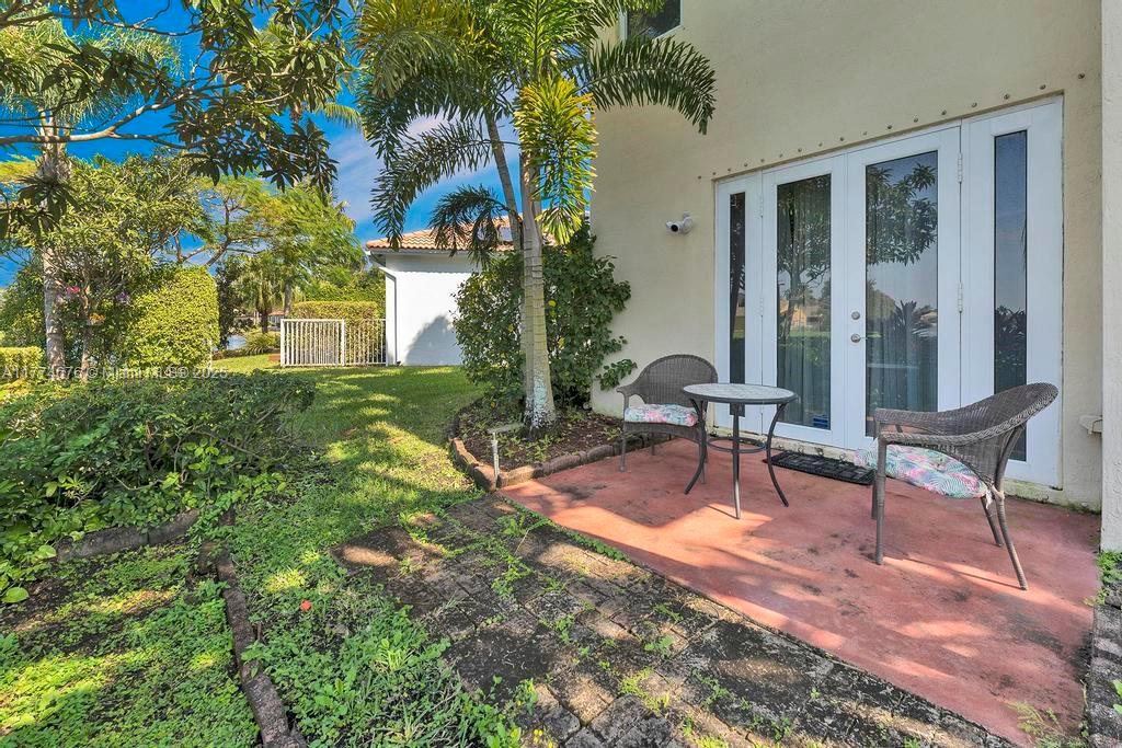 EMERALD COURTS - OPAL CRE - Residential