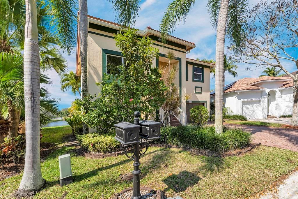 EMERALD COURTS - OPAL CRE - Residential