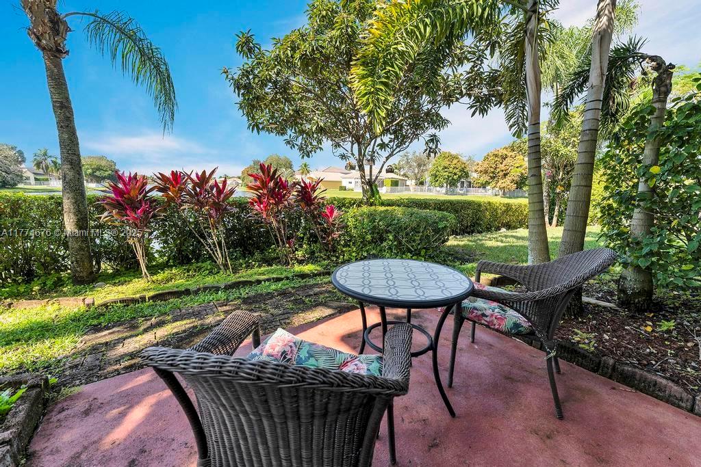 EMERALD COURTS - OPAL CRE - Residential
