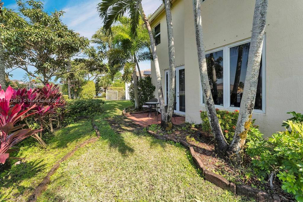 EMERALD COURTS - OPAL CRE - Residential