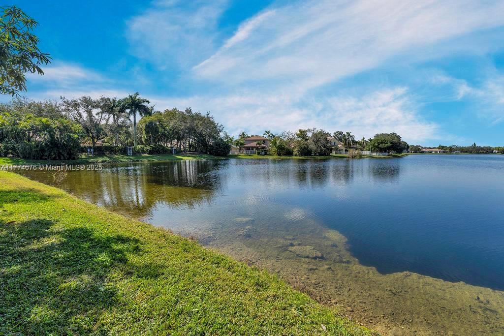 EMERALD COURTS - OPAL CRE - Residential