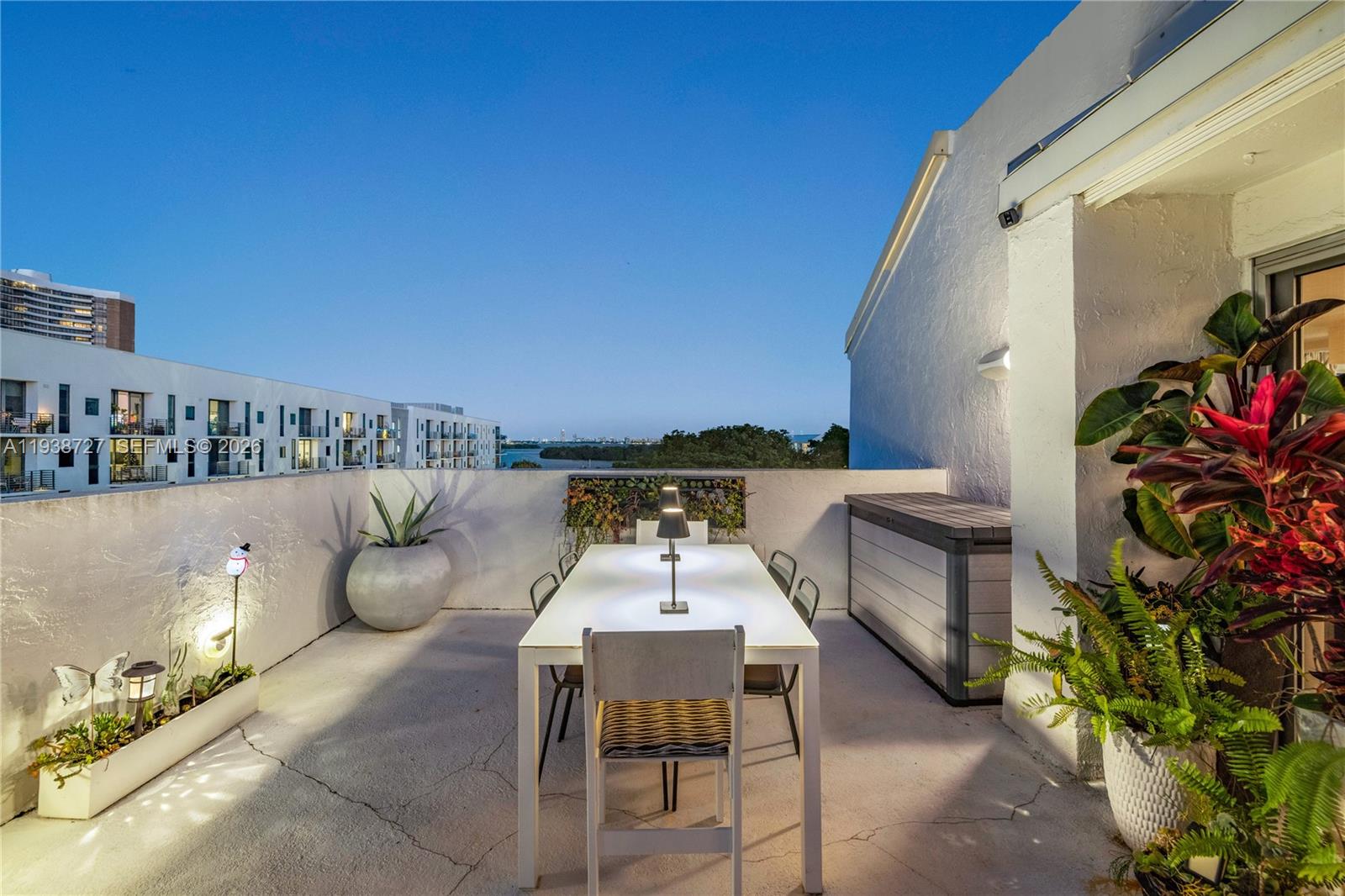 NIRVANA CONDO NO ONE COND - Residential