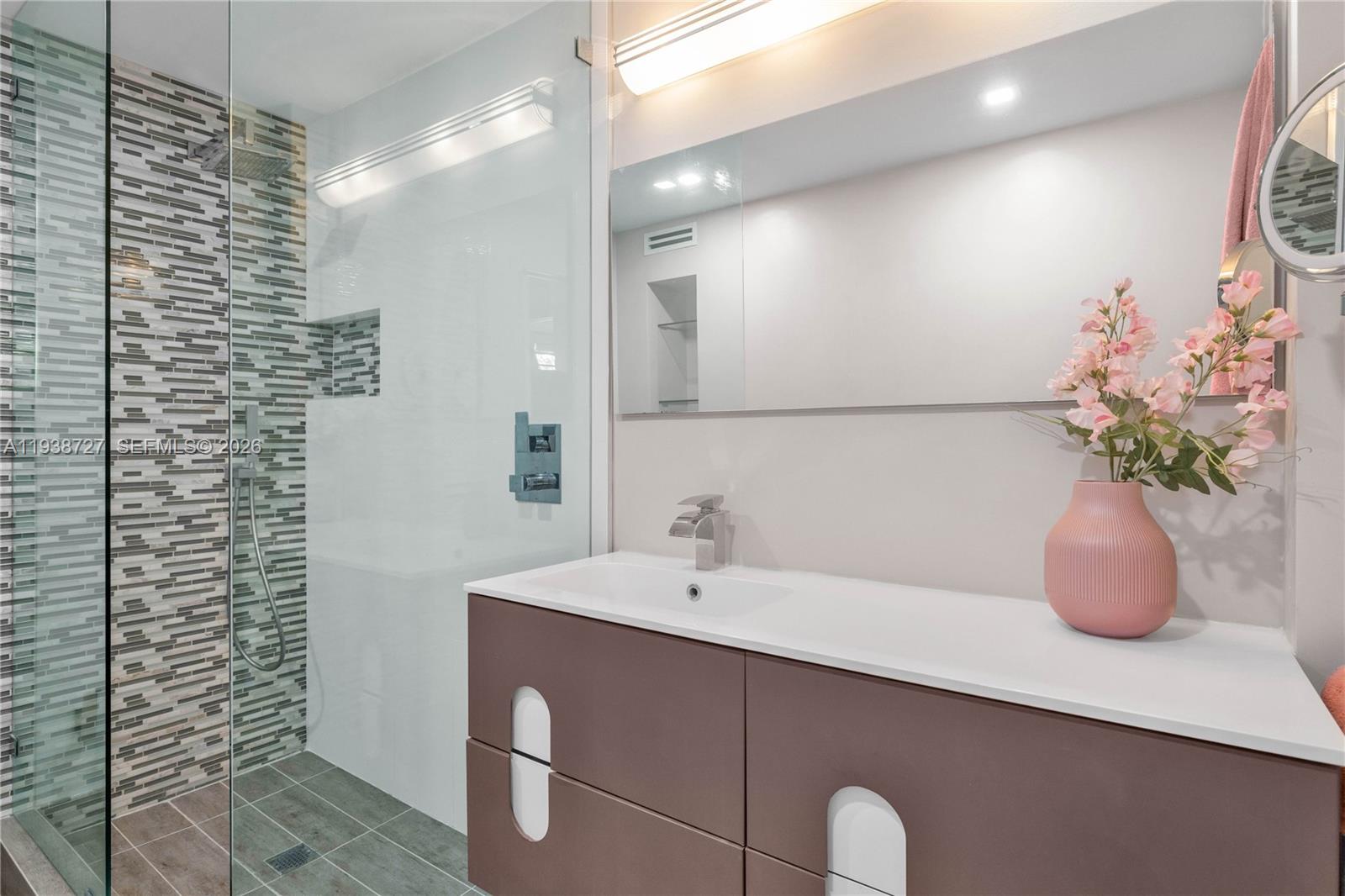 NIRVANA CONDO NO ONE COND - Residential