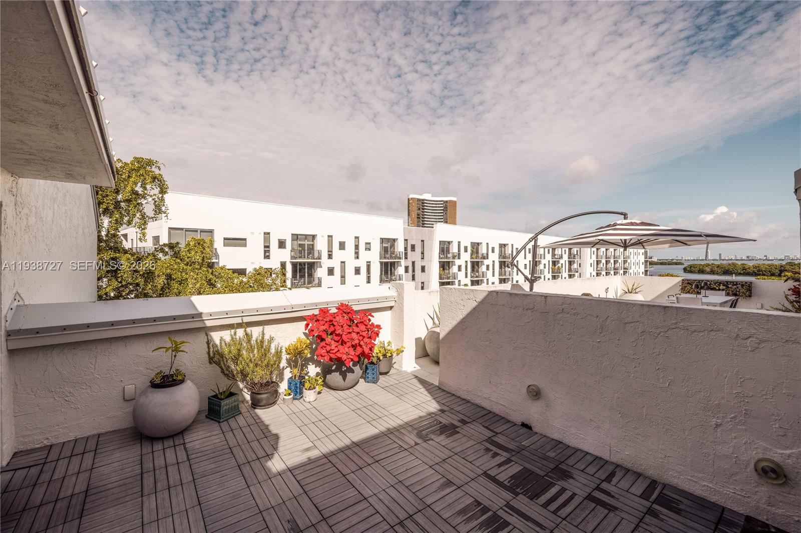 NIRVANA CONDO NO ONE COND - Residential