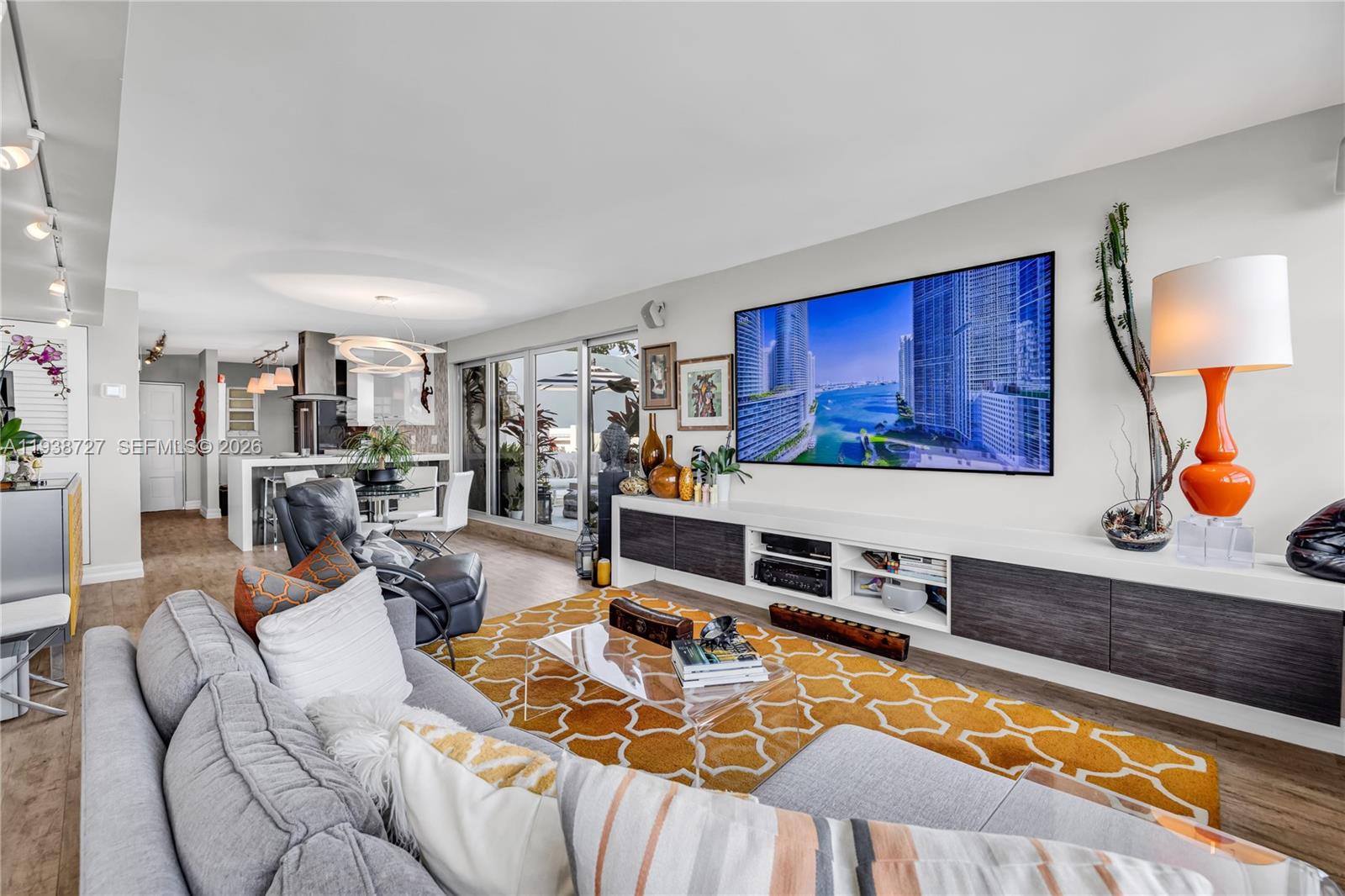 NIRVANA CONDO NO ONE COND - Residential