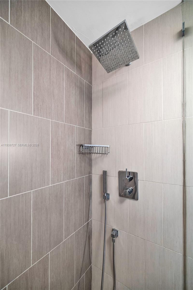 NIRVANA CONDO NO ONE COND - Residential