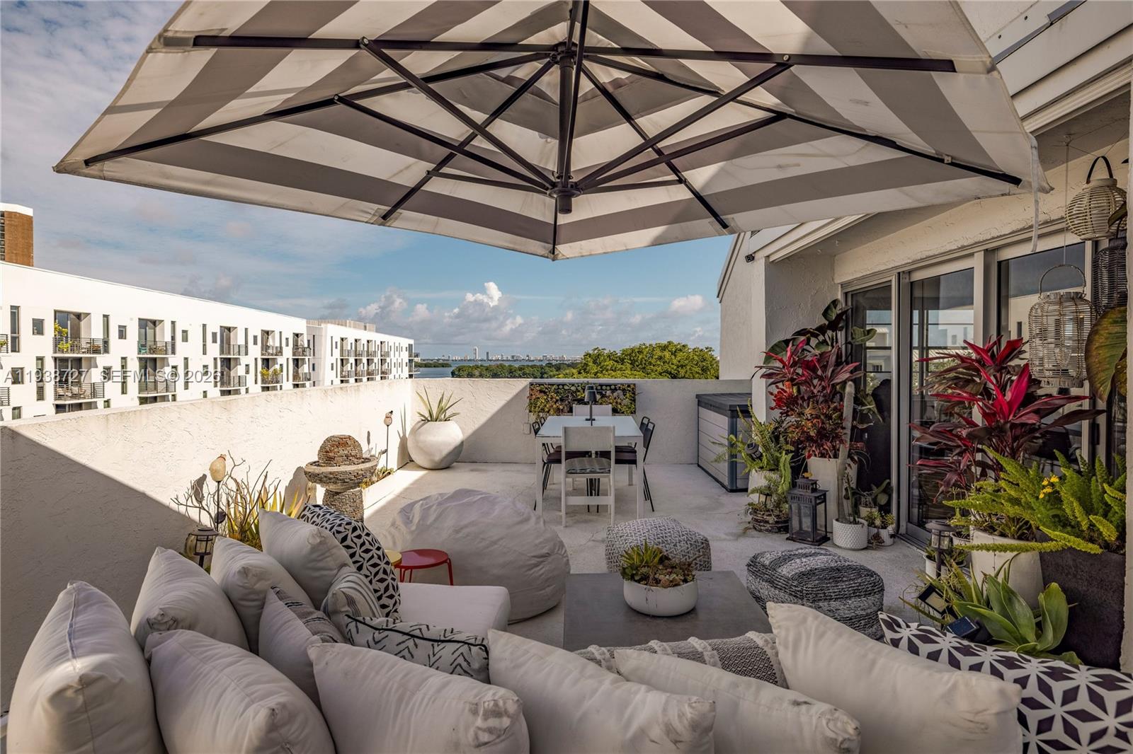 NIRVANA CONDO NO ONE COND - Residential