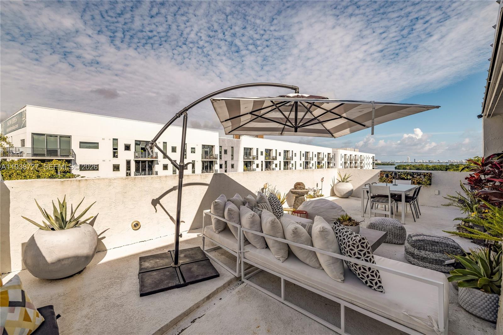 NIRVANA CONDO NO ONE COND - Residential