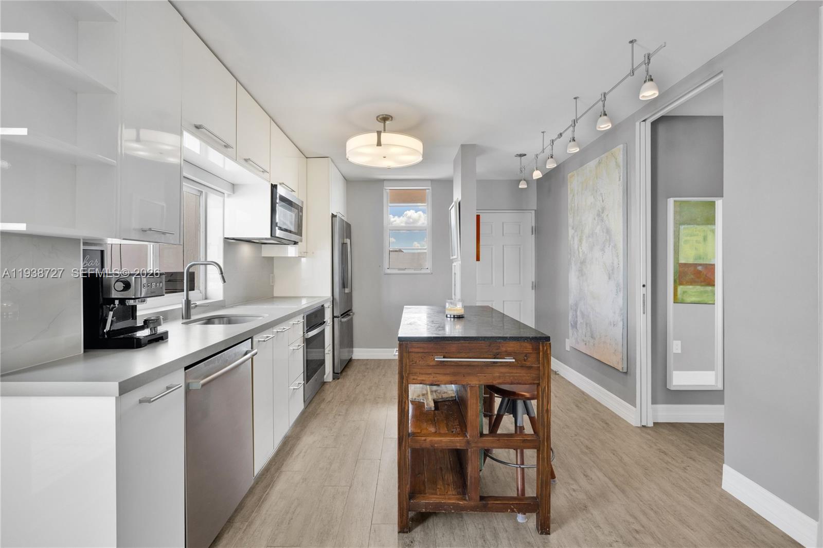 NIRVANA CONDO NO ONE COND - Residential