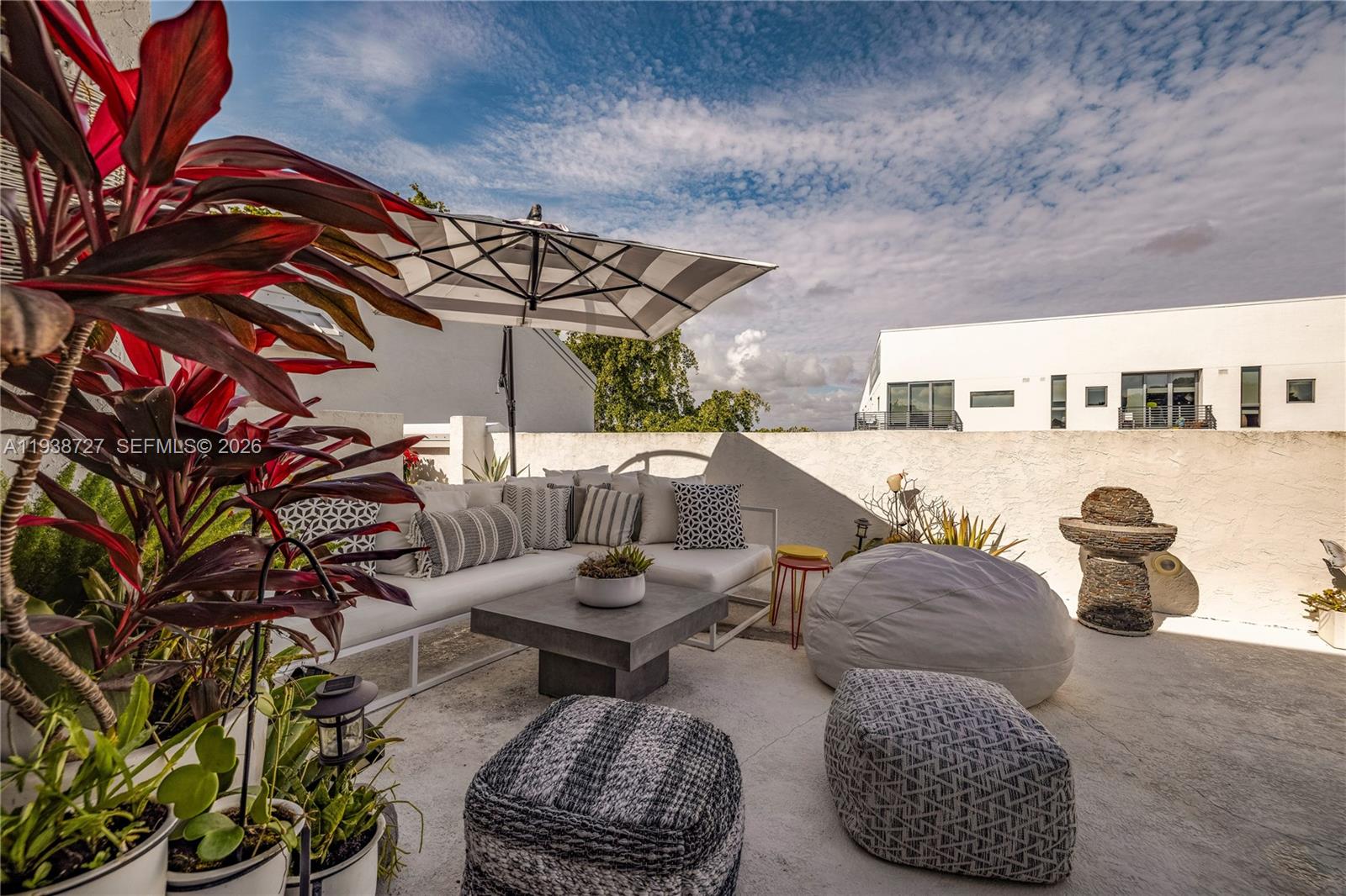 NIRVANA CONDO NO ONE COND - Residential