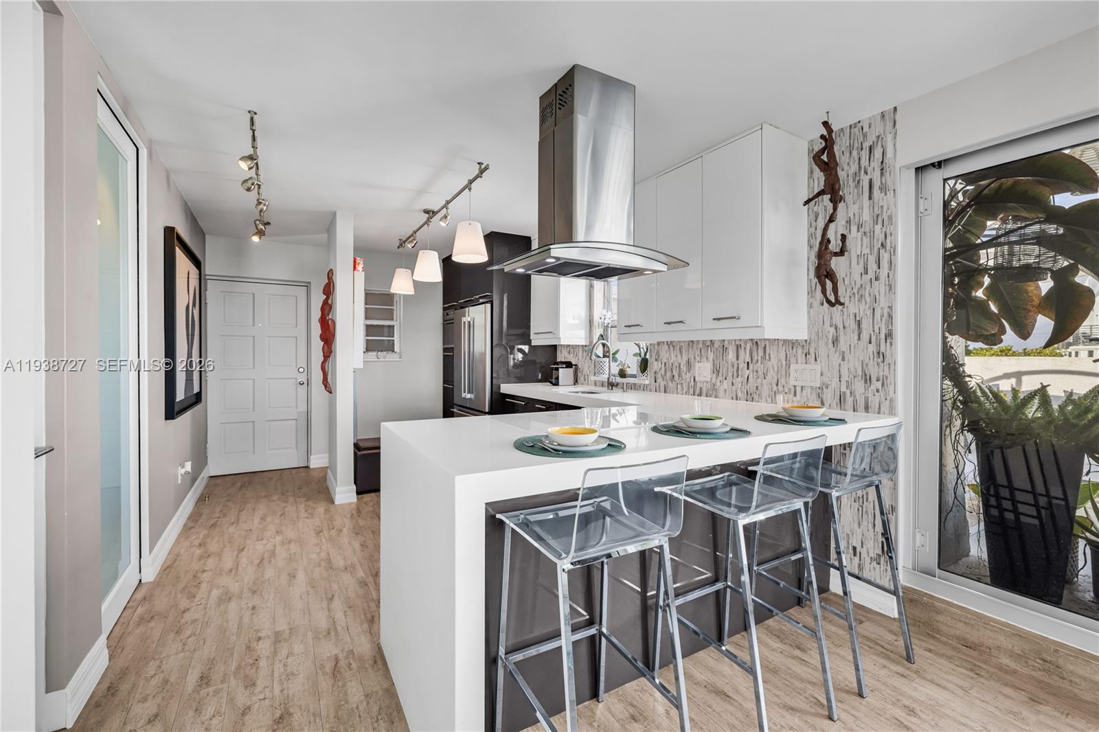 NIRVANA CONDO NO ONE COND - Residential