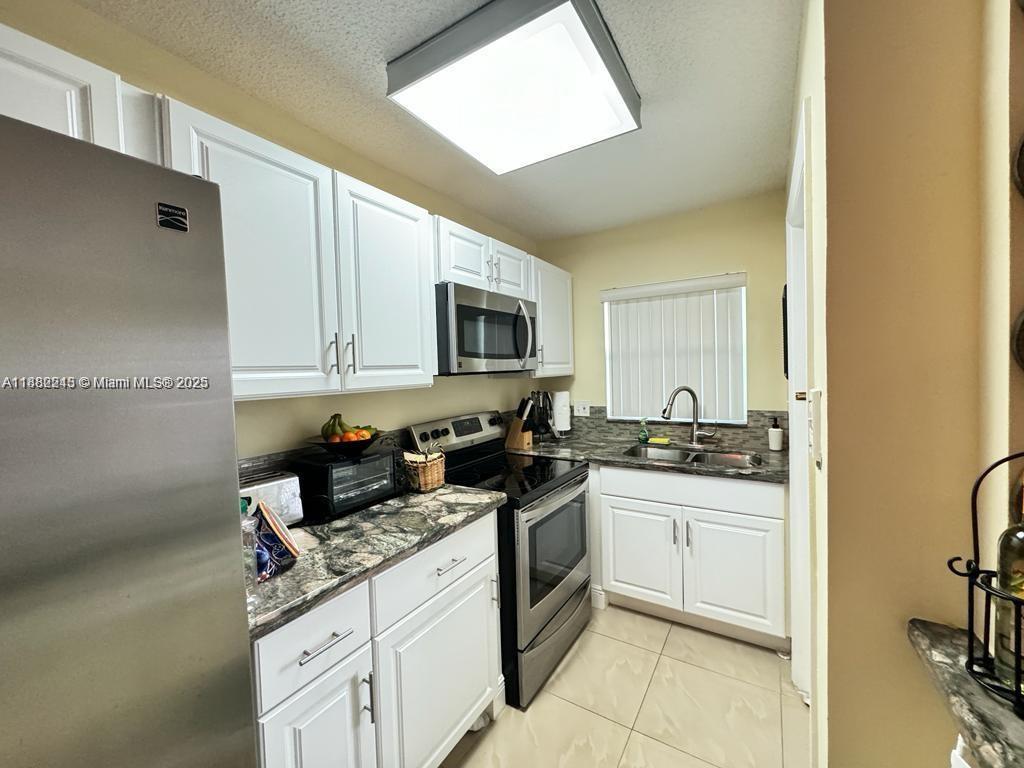BEVERLY HILLS CONDO NUMBE - Residential