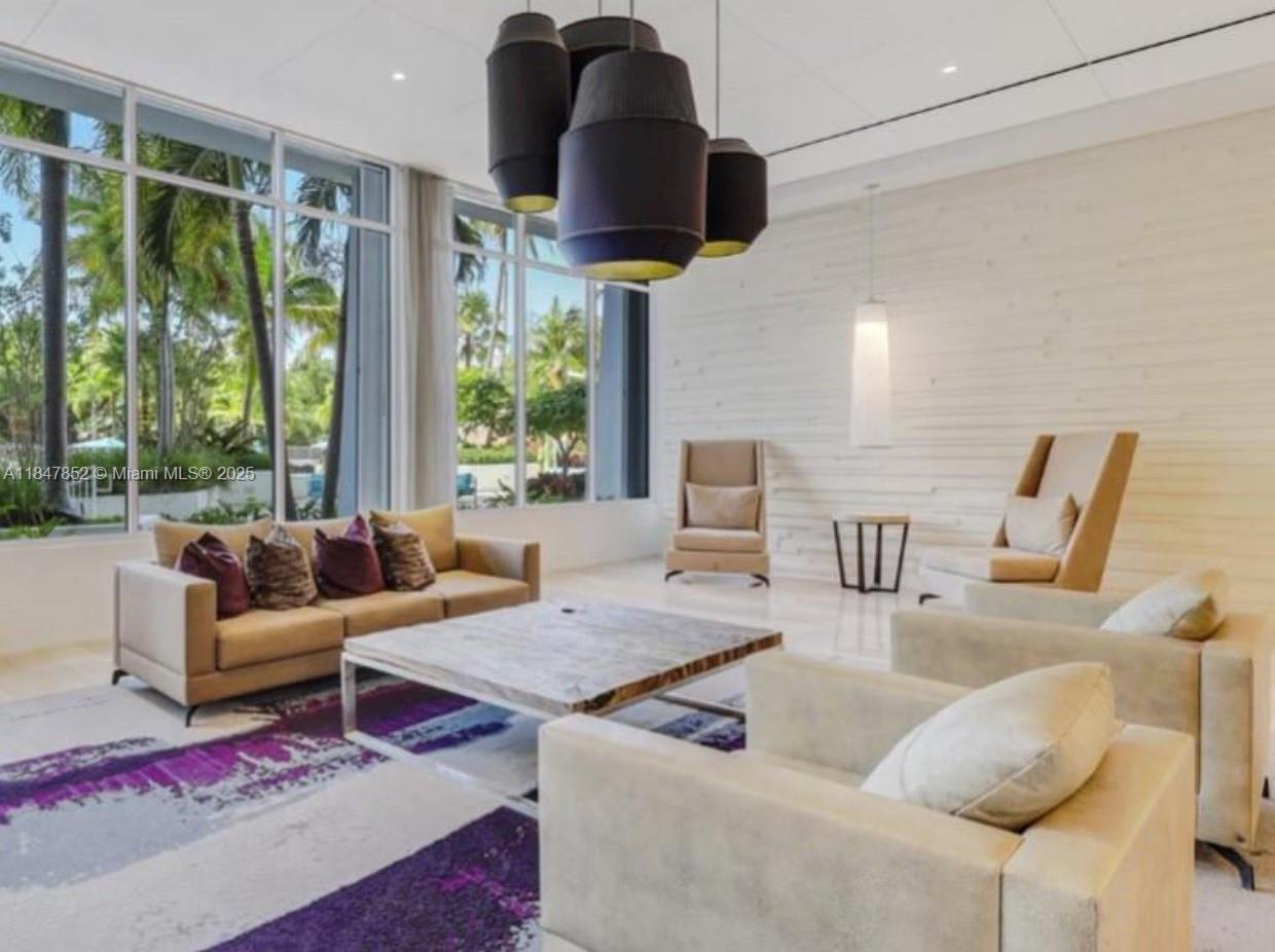 100 Bayview Dr 429