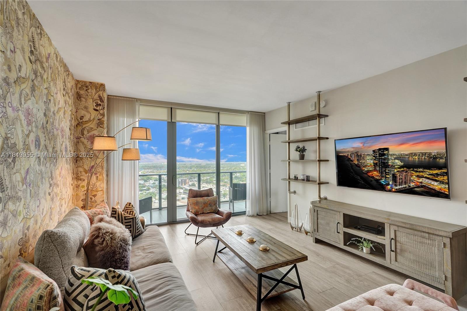 121 NE 34th St 2512