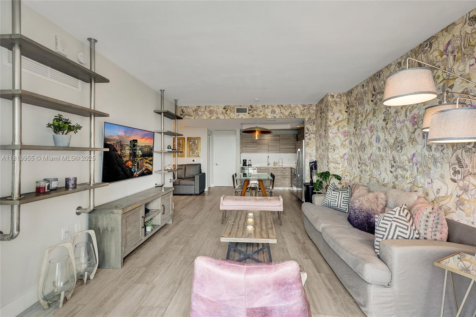 121 NE 34th St 2512