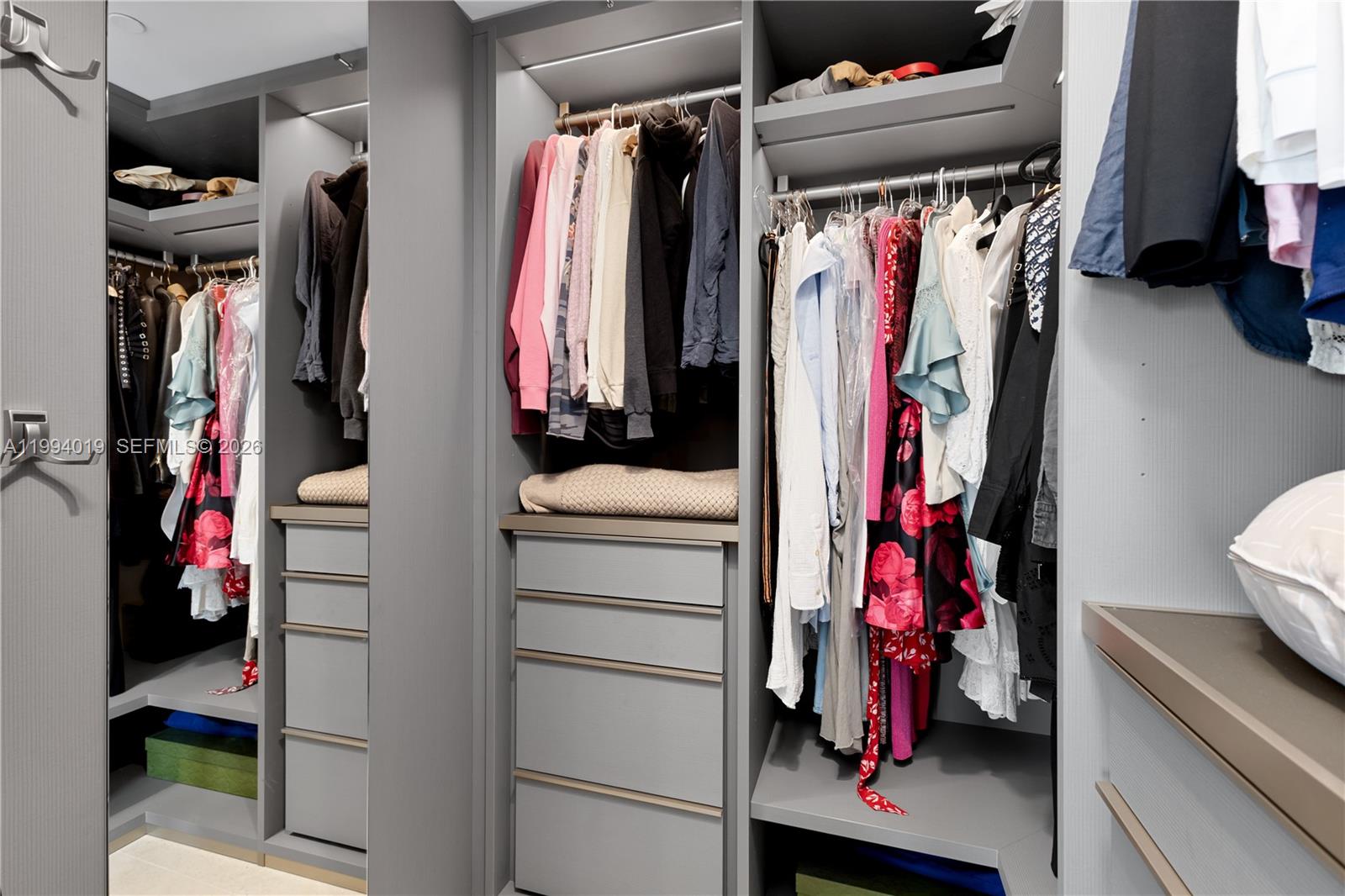 SERENO RESIDENCES CONDO - Residential