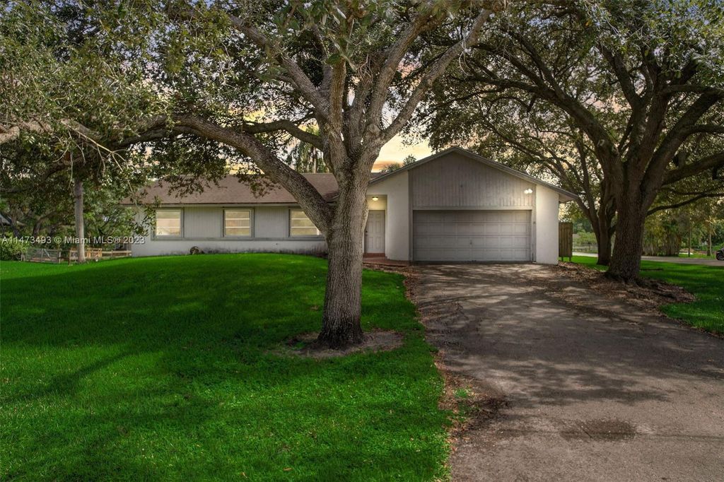 Photo of 5020 SW 201st Ter, Southwest Ranches, FL 33332 (MLS # A11473493)