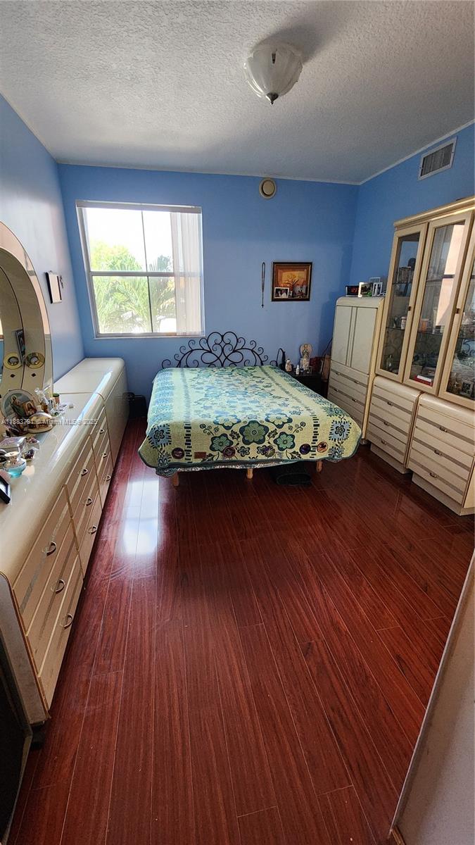 THE COURTS AT DORAL ISLES - Residential