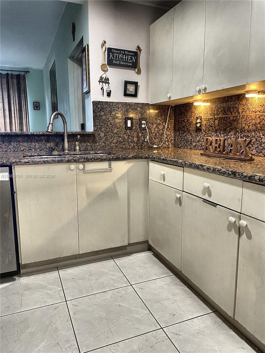 THE COURTS AT DORAL ISLES - Residential