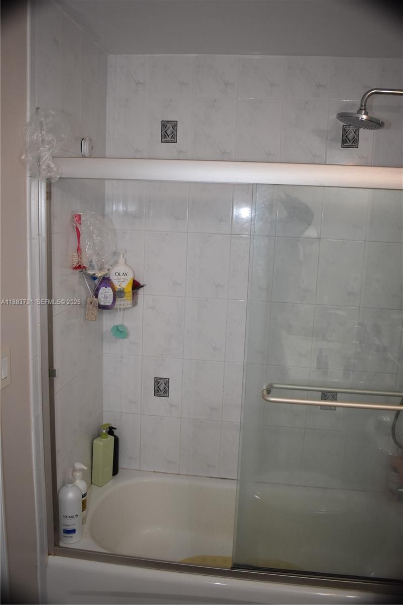 THE COURTS AT DORAL ISLES - Residential