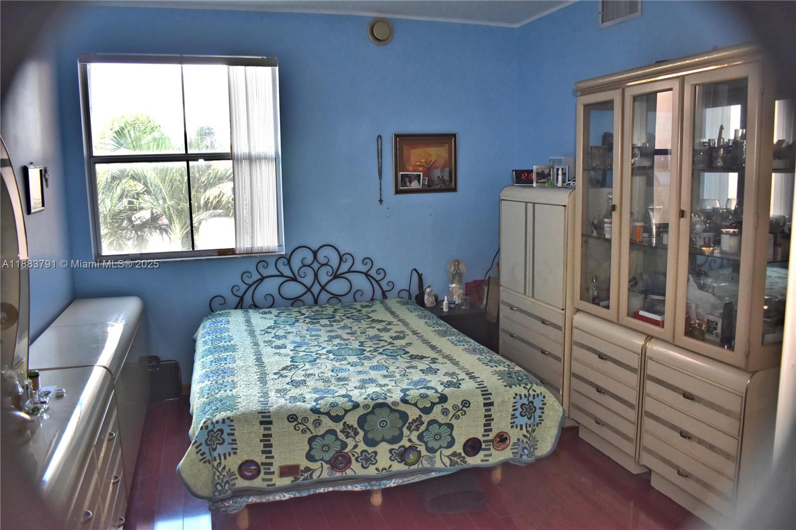 THE COURTS AT DORAL ISLES - Residential