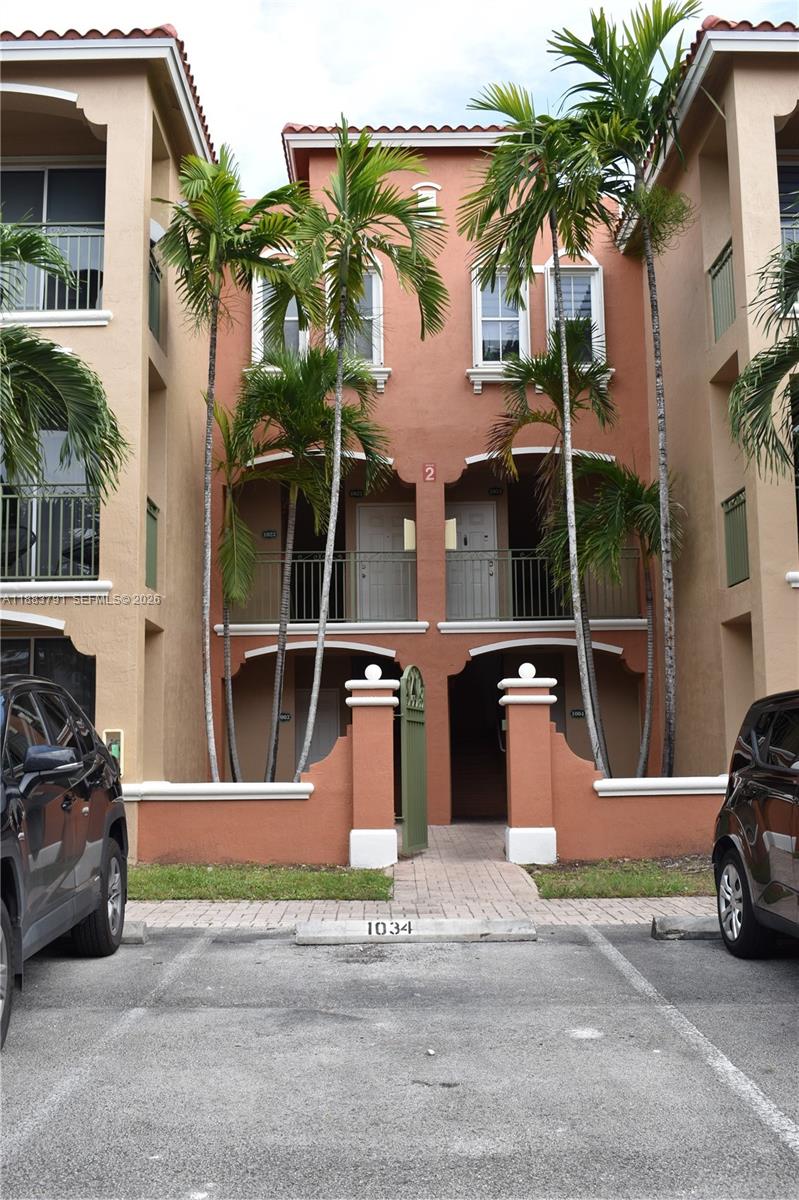 THE COURTS AT DORAL ISLES - Residential