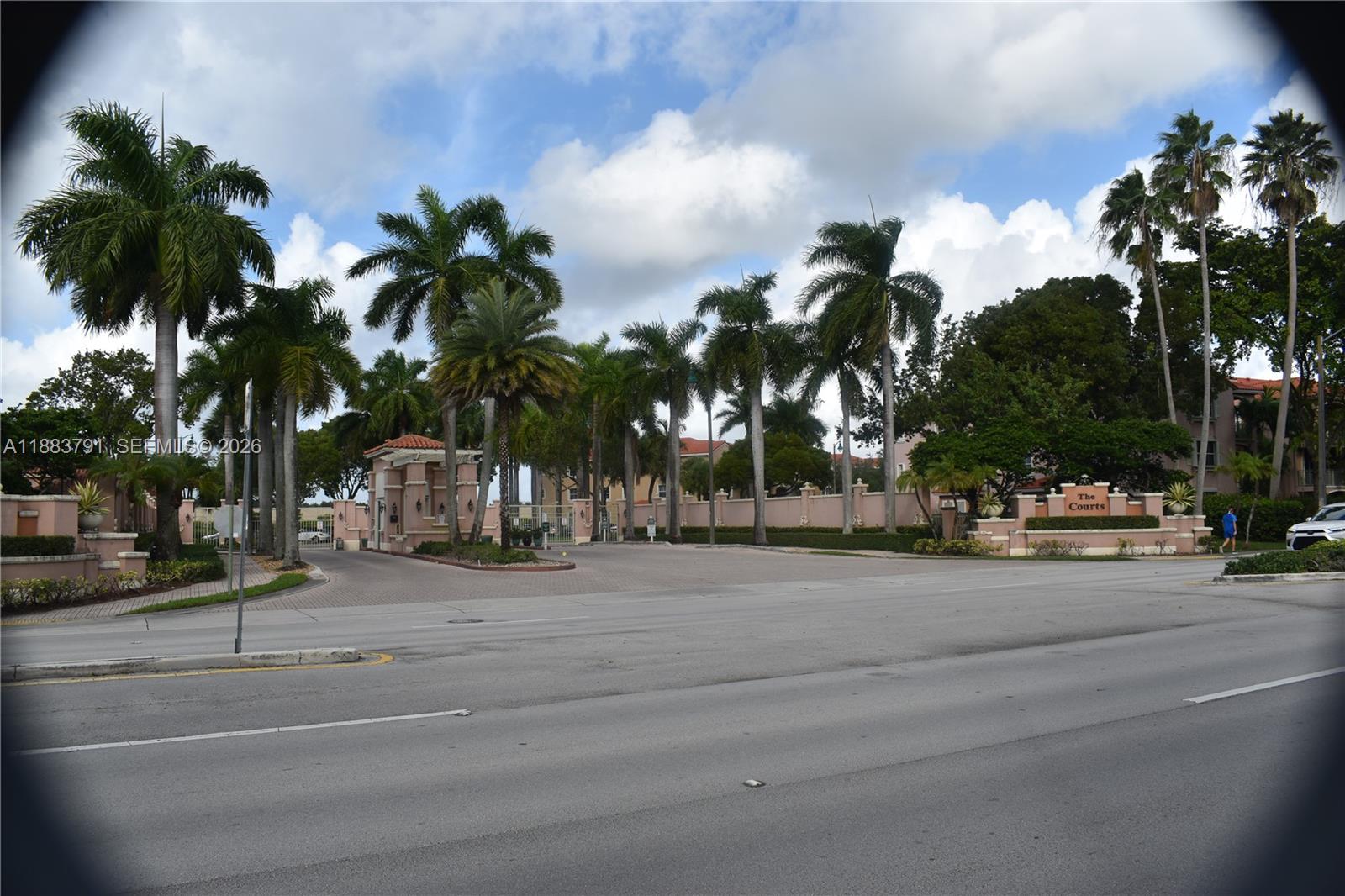 THE COURTS AT DORAL ISLES - Residential