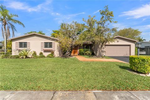 Photo of 10020 SW 102nd Ave Rd, Miami, FL 33176 (MLS # A11990516)