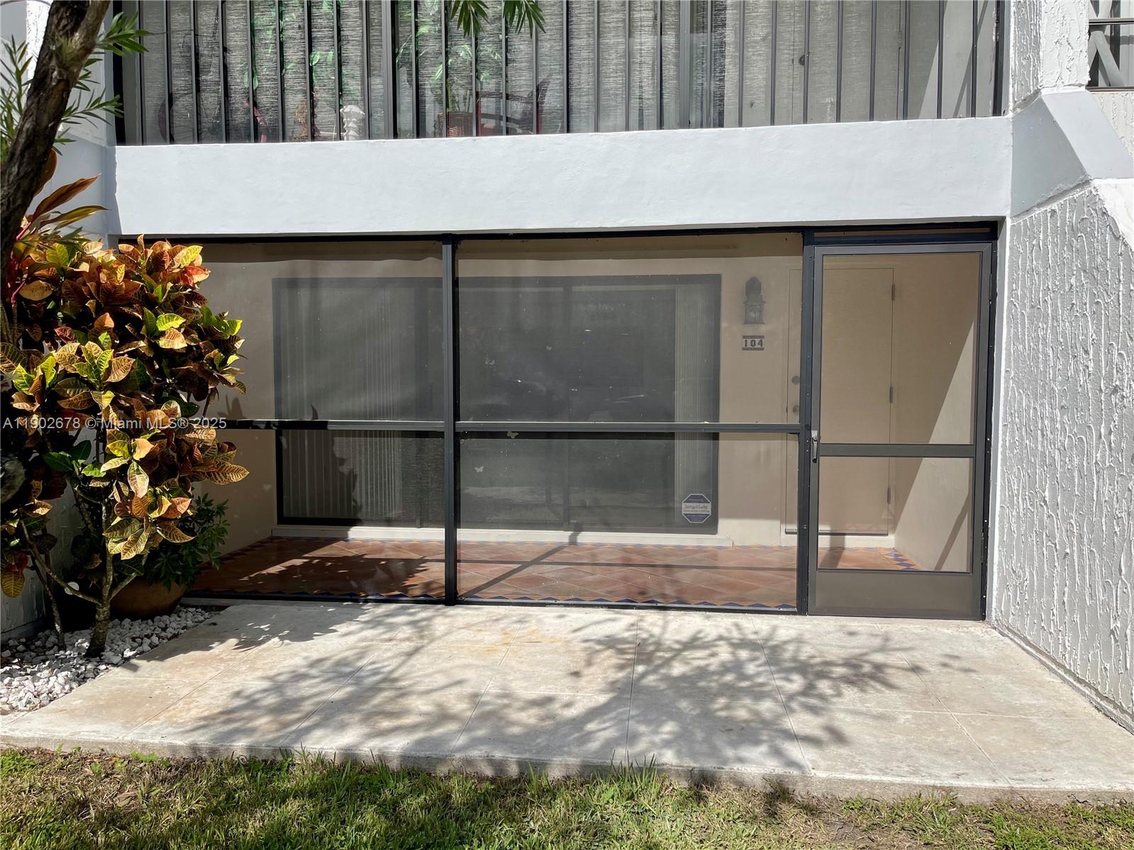 BUILDING SIX OF RACQUET C - Residential Lease