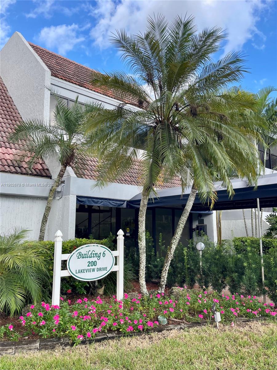 BUILDING SIX OF RACQUET C - Residential Lease