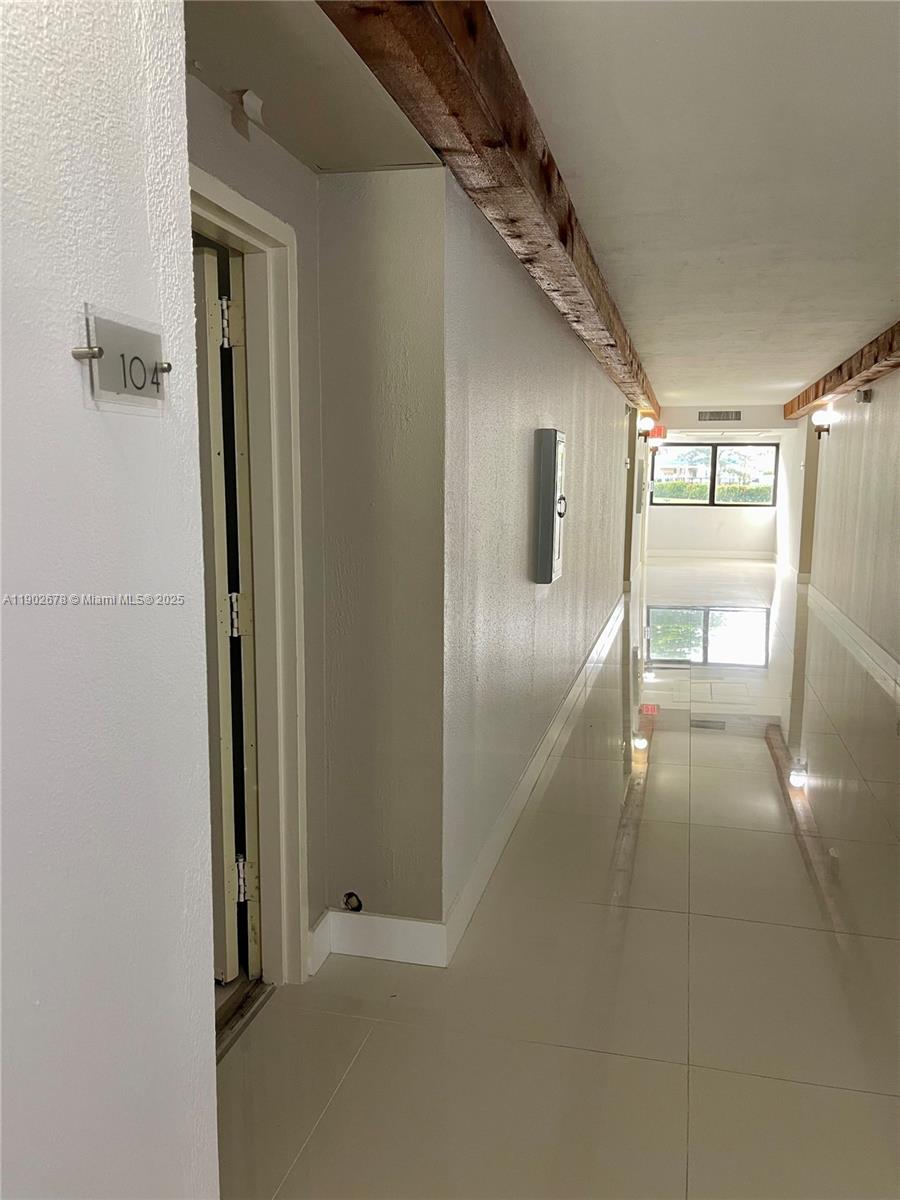 BUILDING SIX OF RACQUET C - Residential Lease