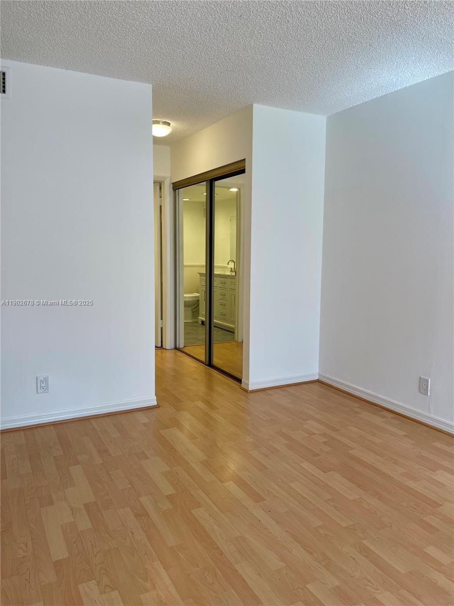 BUILDING SIX OF RACQUET C - Residential Lease