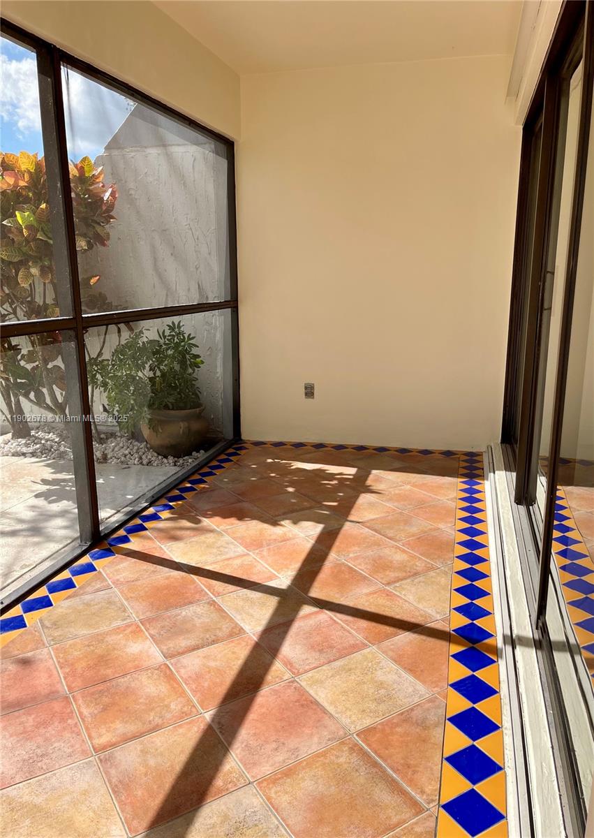 BUILDING SIX OF RACQUET C - Residential Lease