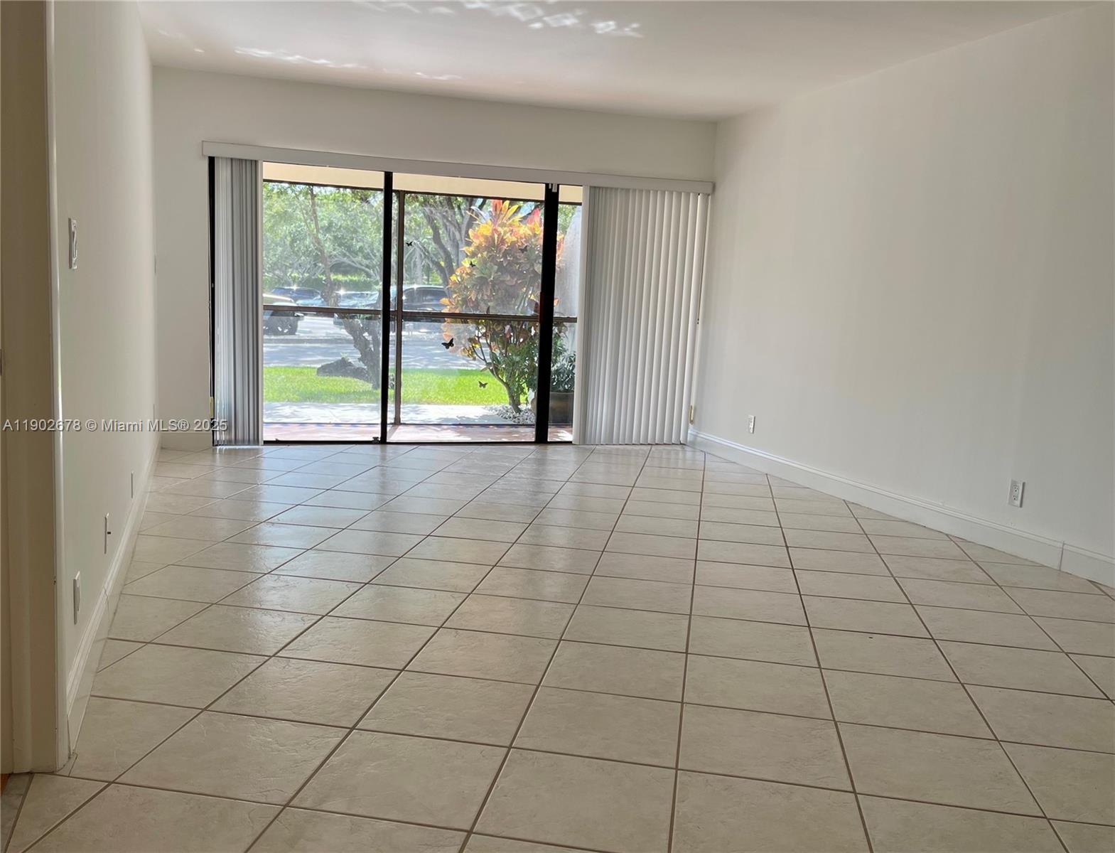 BUILDING SIX OF RACQUET C - Residential Lease