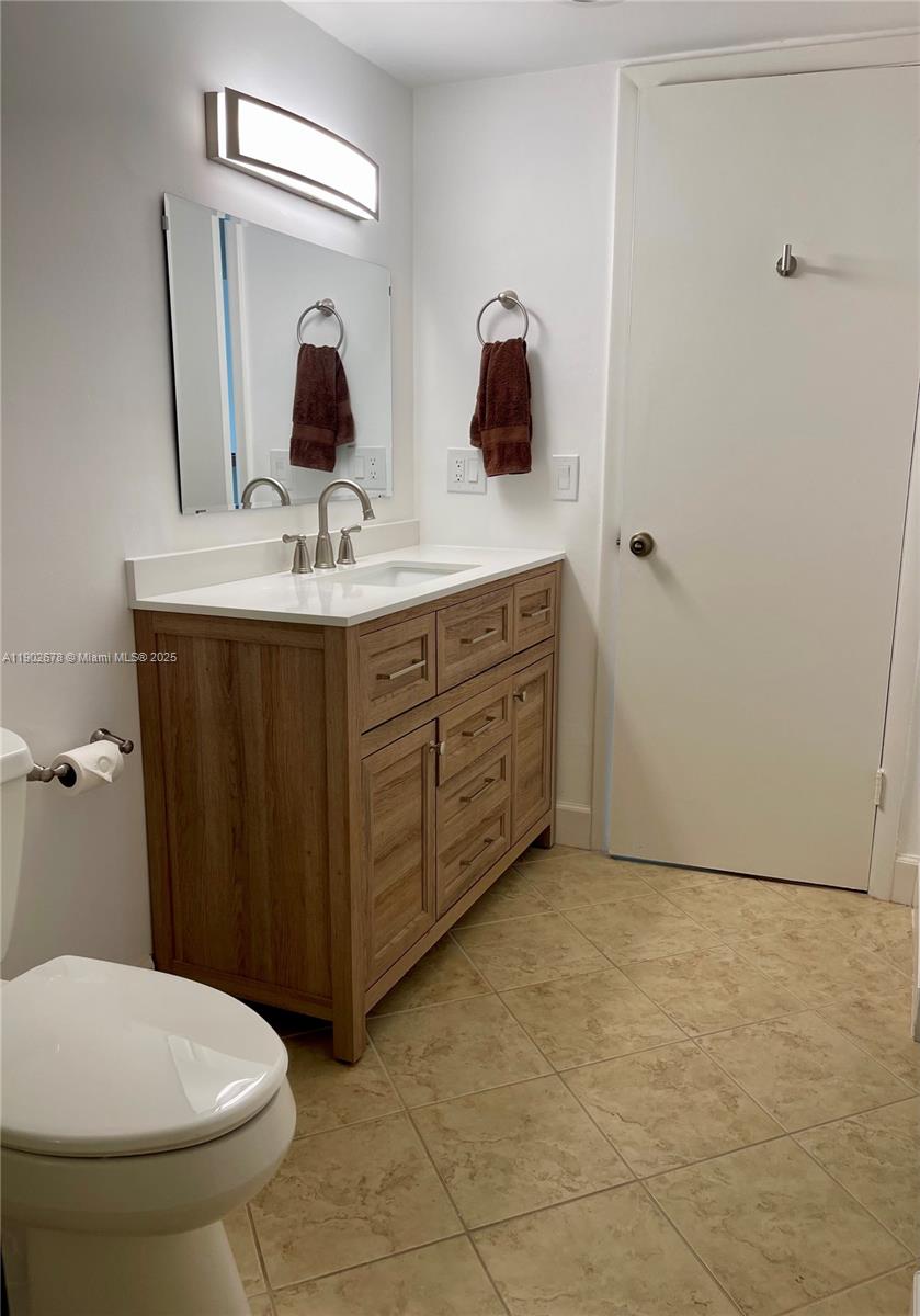 BUILDING SIX OF RACQUET C - Residential Lease