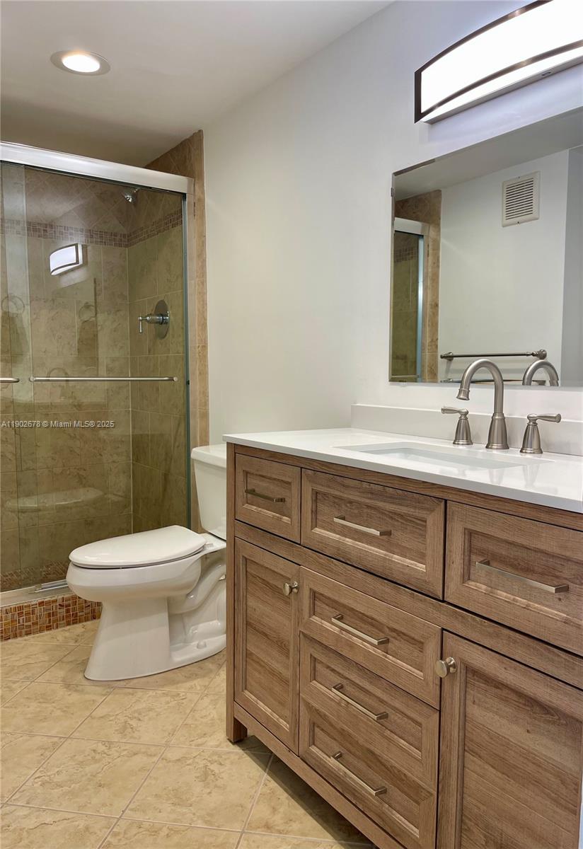 BUILDING SIX OF RACQUET C - Residential Lease